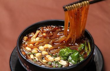 成都小吃肥腸粉搭配“鍋盔”，一個(gè)鍋盔3兩肉！