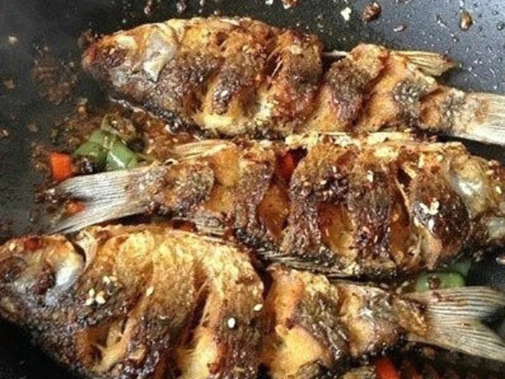 好吃到停不下筷子的香酥烤魚，做法簡(jiǎn)單，少油少鹽，吃起來更健康
