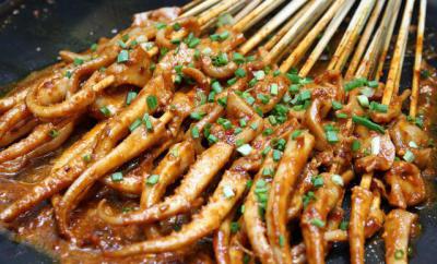 ?特色鐵板魷魚(yú)小吃培訓(xùn)哪里好？鐵板燒配方