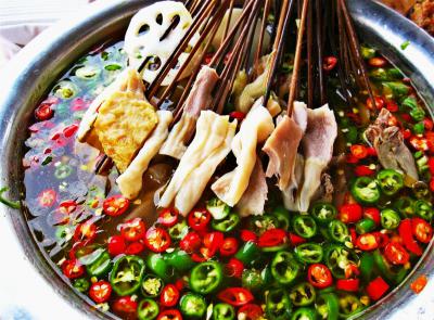  學(xué)青紅油缽缽雞技術(shù)做法哪里好？傳統(tǒng)的小吃