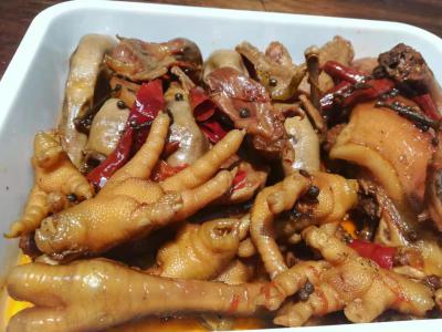 麻辣鹵菜技術(shù)培訓(xùn)機(jī)構(gòu)哪里專業(yè)？餐飲小吃培訓(xùn)機(jī)構(gòu)