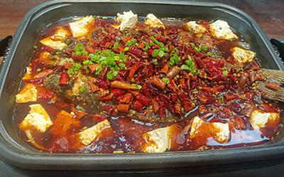 想學(xué)炭火鍋烤魚(yú)技術(shù)哪里有？